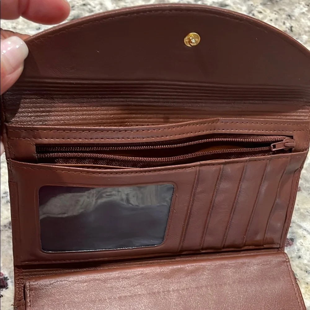 BUXTON Elegant Buttery Soft Brown Leather Ladies Wallet many compartments NEW